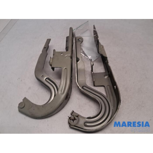 Peugeot - 3008 - Bonnet Hinge