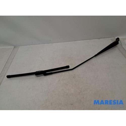 Peugeot - 2008 - Front wiper arm