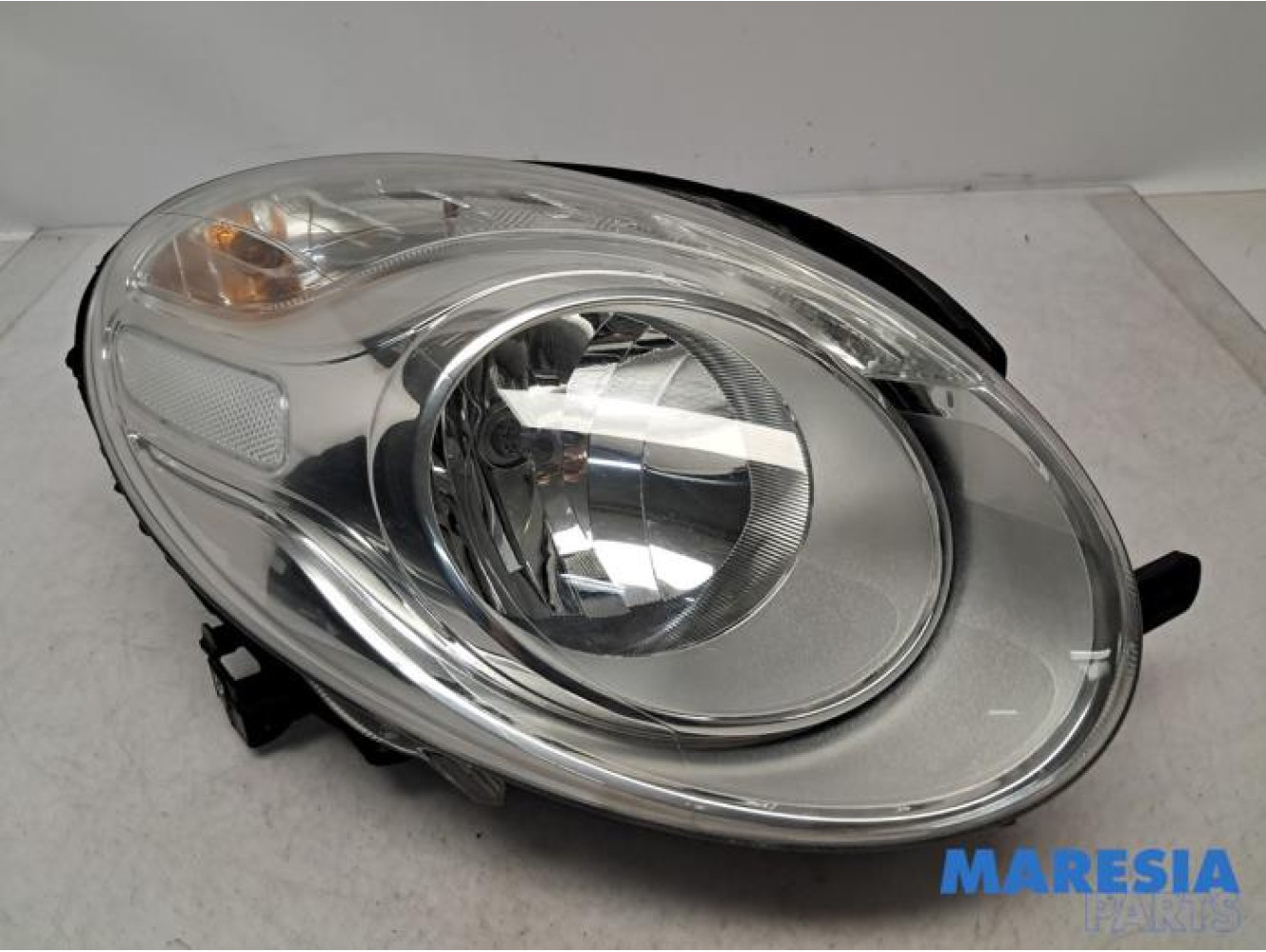 Fiat - 500L - Phare droit