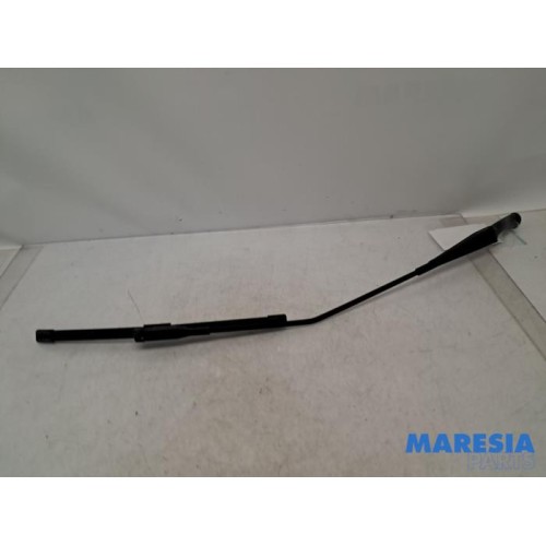 Fiat - Punto - Front wiper arm