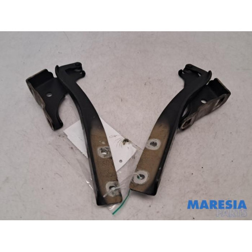 Fiat - Punto - Bonnet Hinge