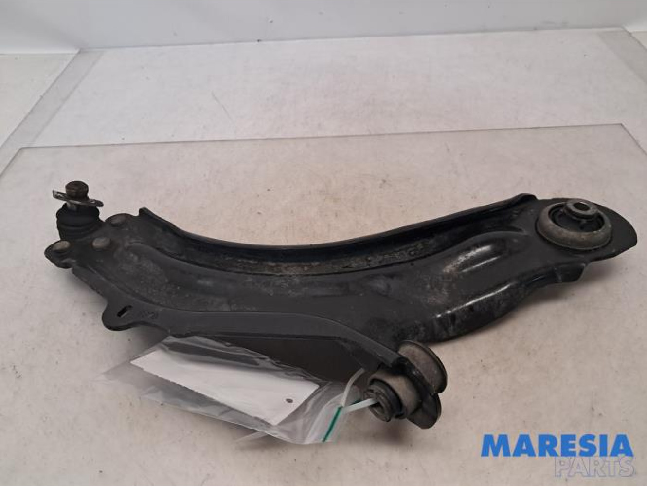Renault - Kangoo - Front lower wishbone, right