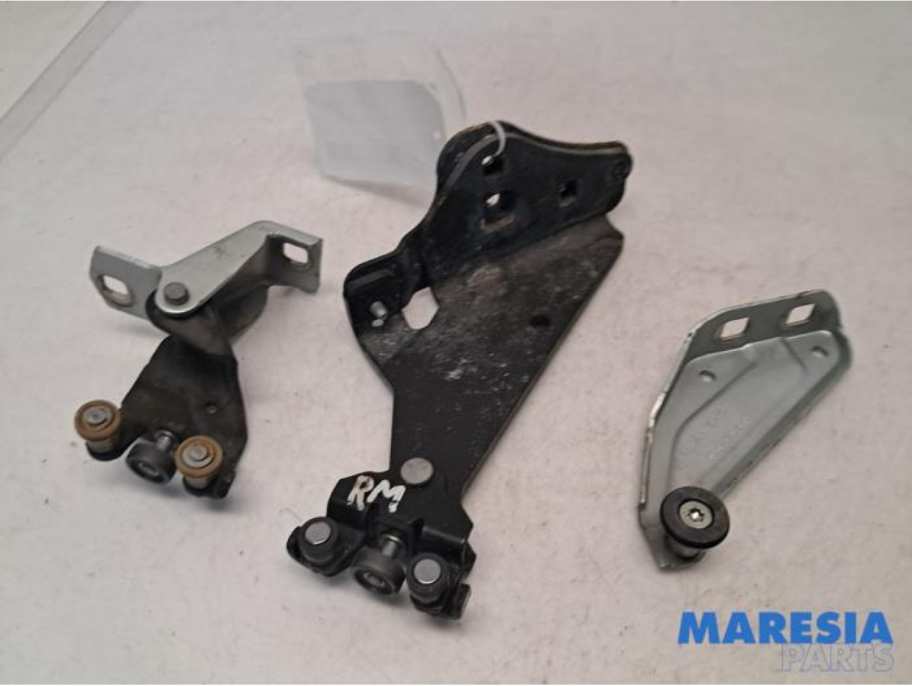 Renault - Kangoo - Sliding door roller, right