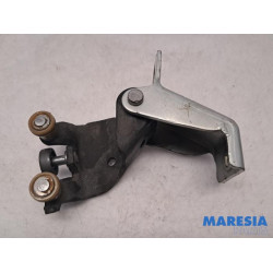 Renault - Kangoo - Sliding door roller, right
