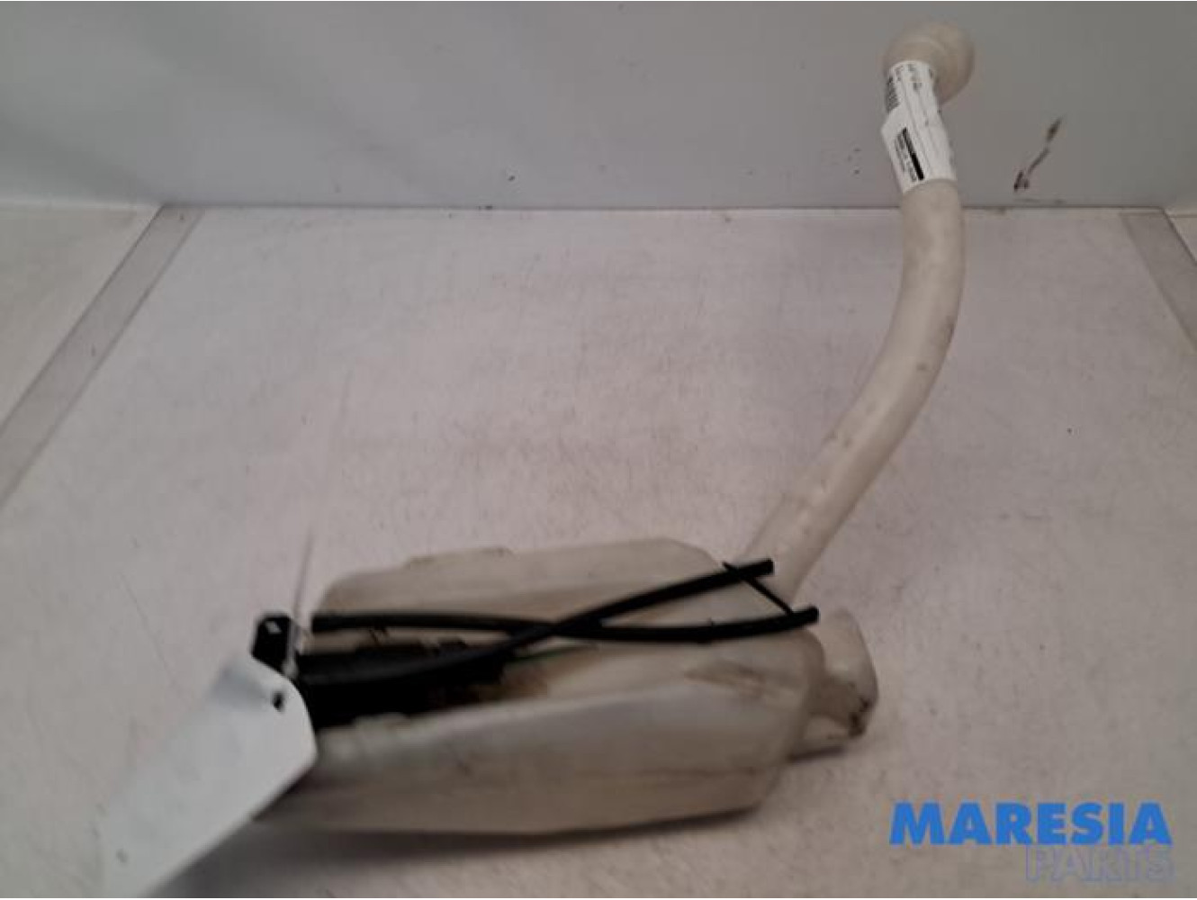 Renault - Kangoo - Front windscreen washer reservoir
