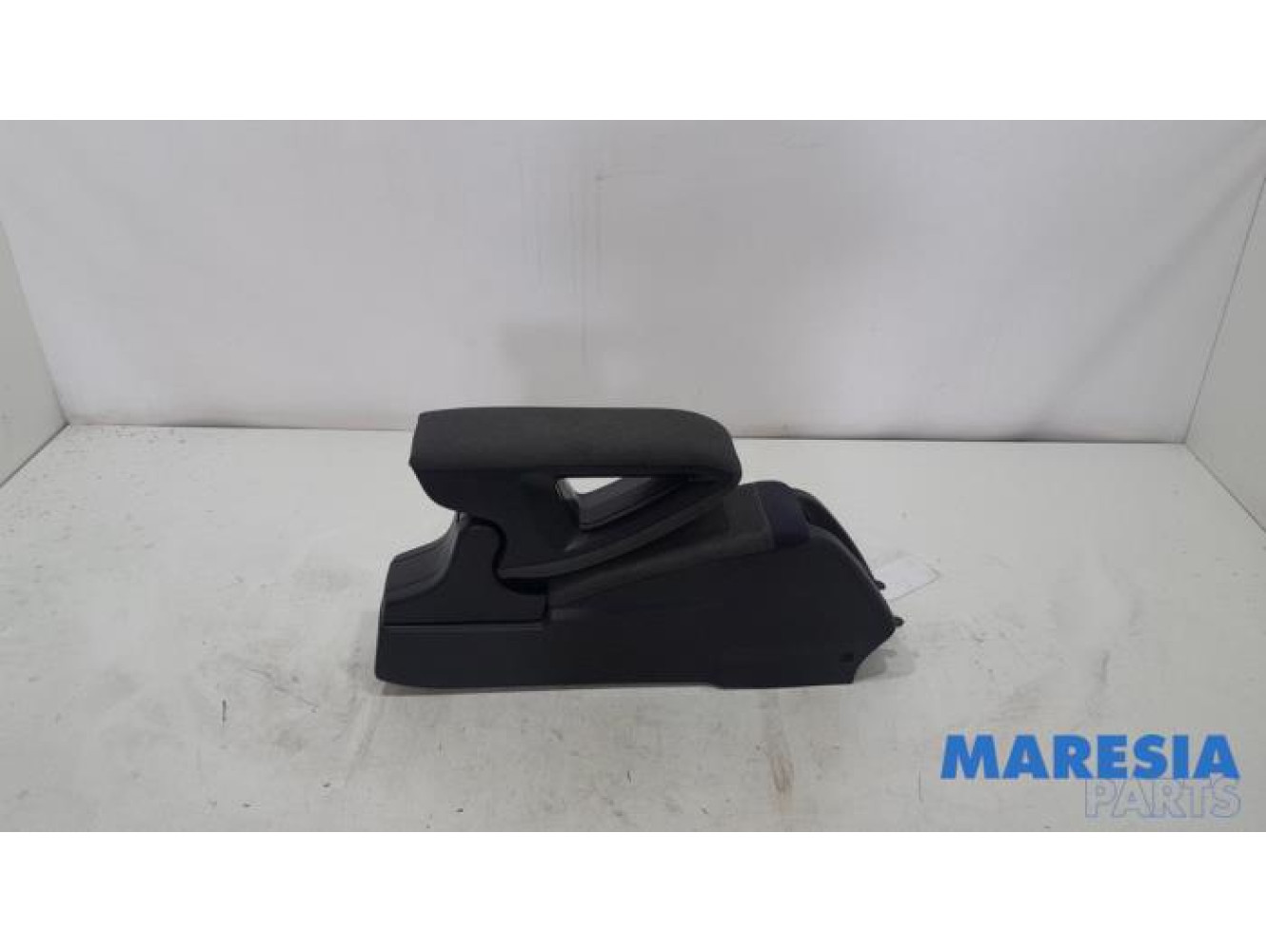 Citroen - C4 Cactus - Armrest