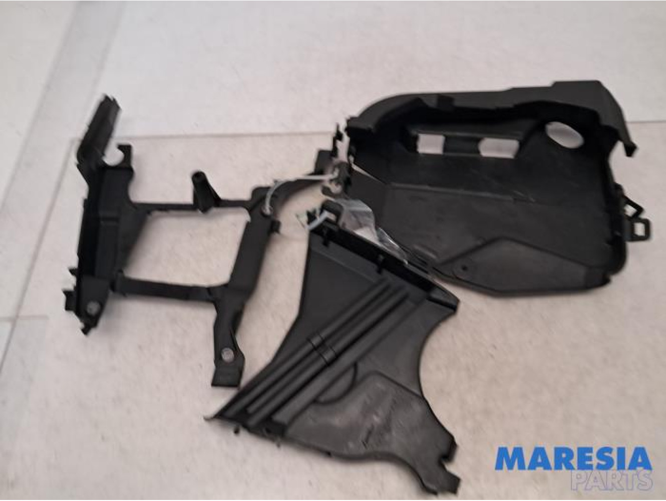 Renault - Megane - Couvercle de distribution