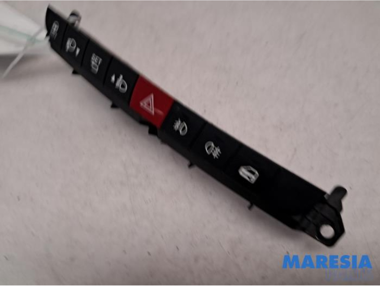 Fiat - 500L - Panic lighting switch