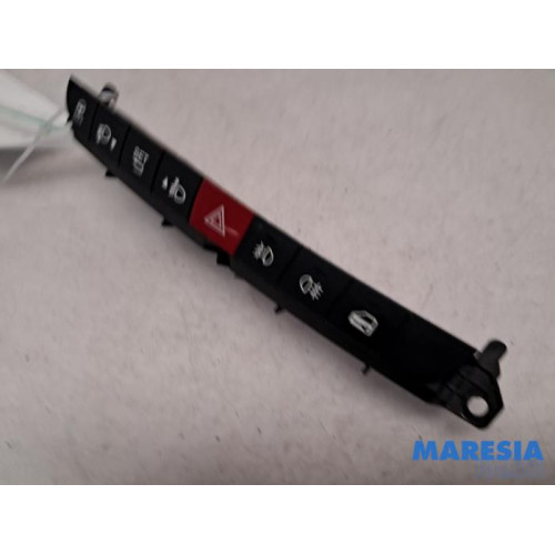 Fiat - 500L - Panic lighting switch