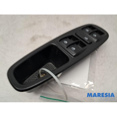 Fiat - 500L - Multi-functional window switch