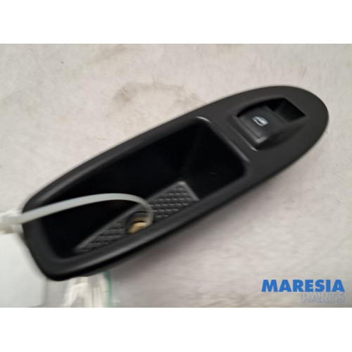 Fiat - 500L - Electric window switch