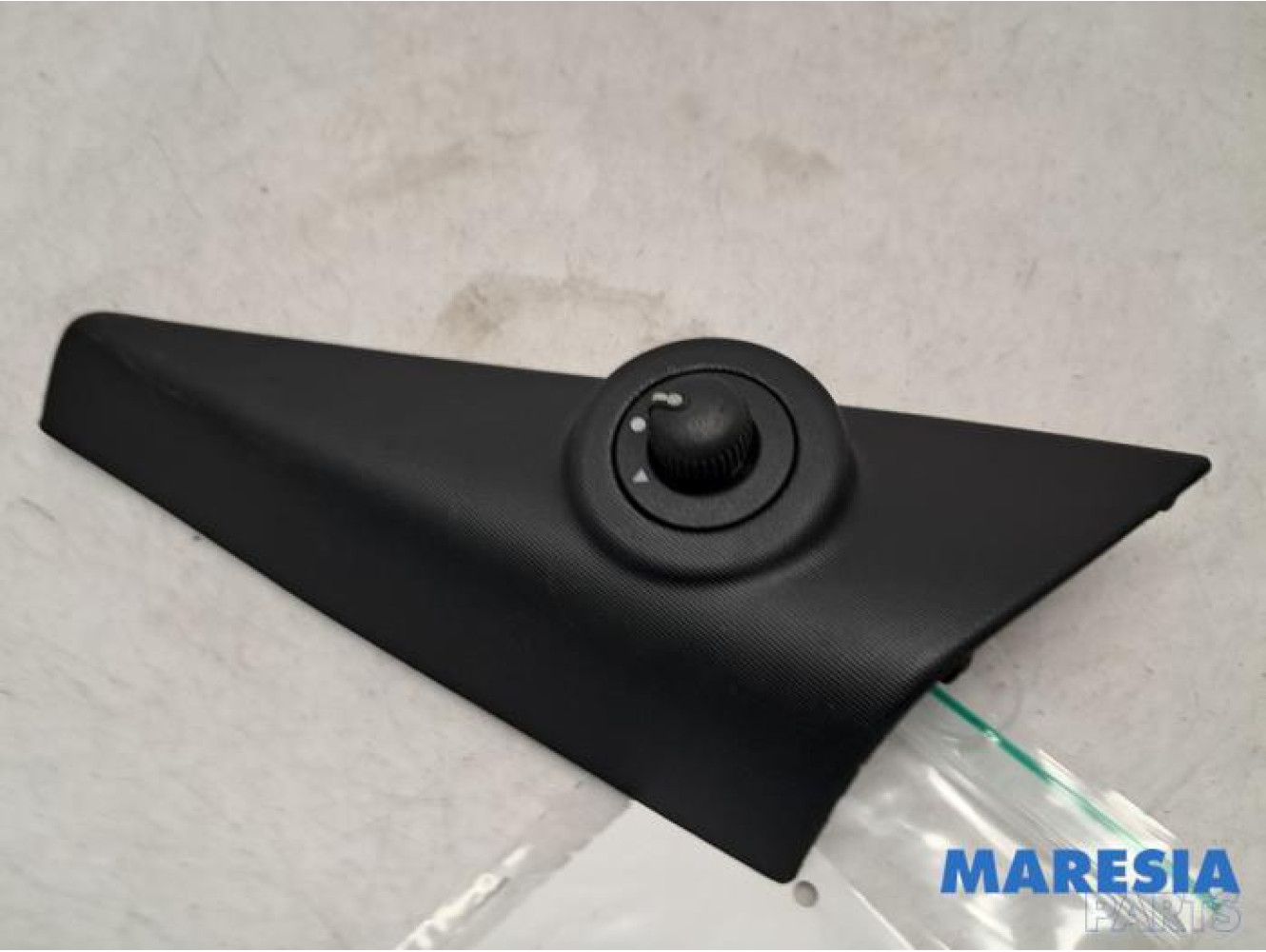 Fiat - 500L - Mirror switch