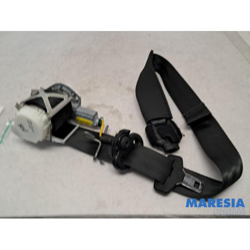 Fiat - 500L - Front seatbelt, right