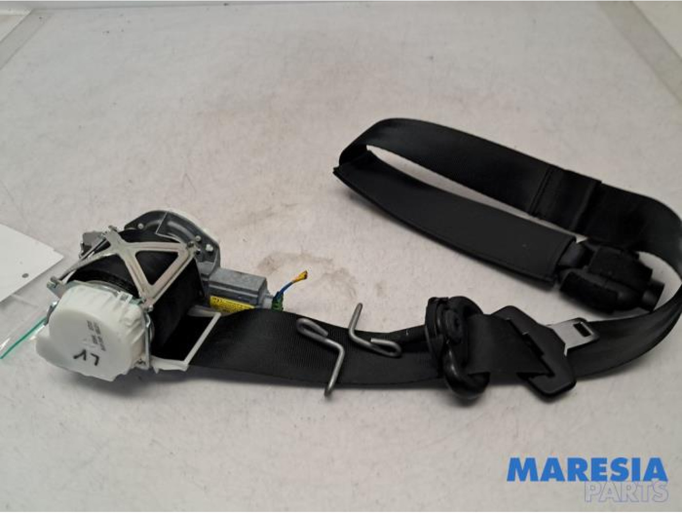 Fiat - 500L - Front seatbelt, left