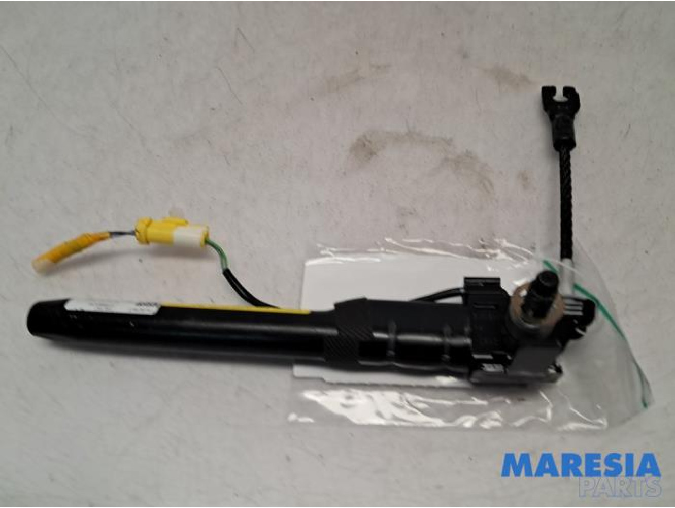 Fiat - 500L - Seatbelt tensioner, right