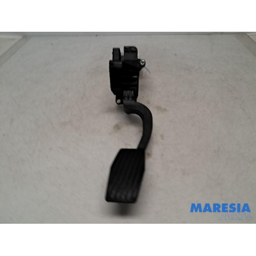 Fiat - 500L - Accelerator pedal