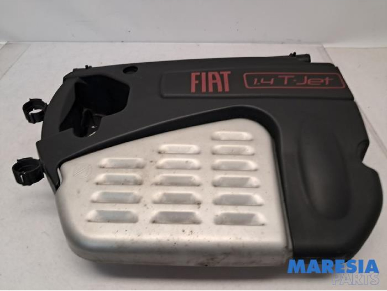 Fiat - 500L - Engine cover