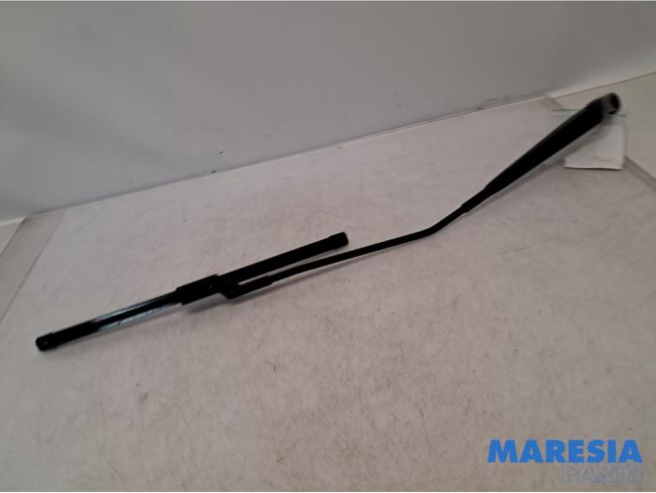 Fiat - 500L - Front wiper arm