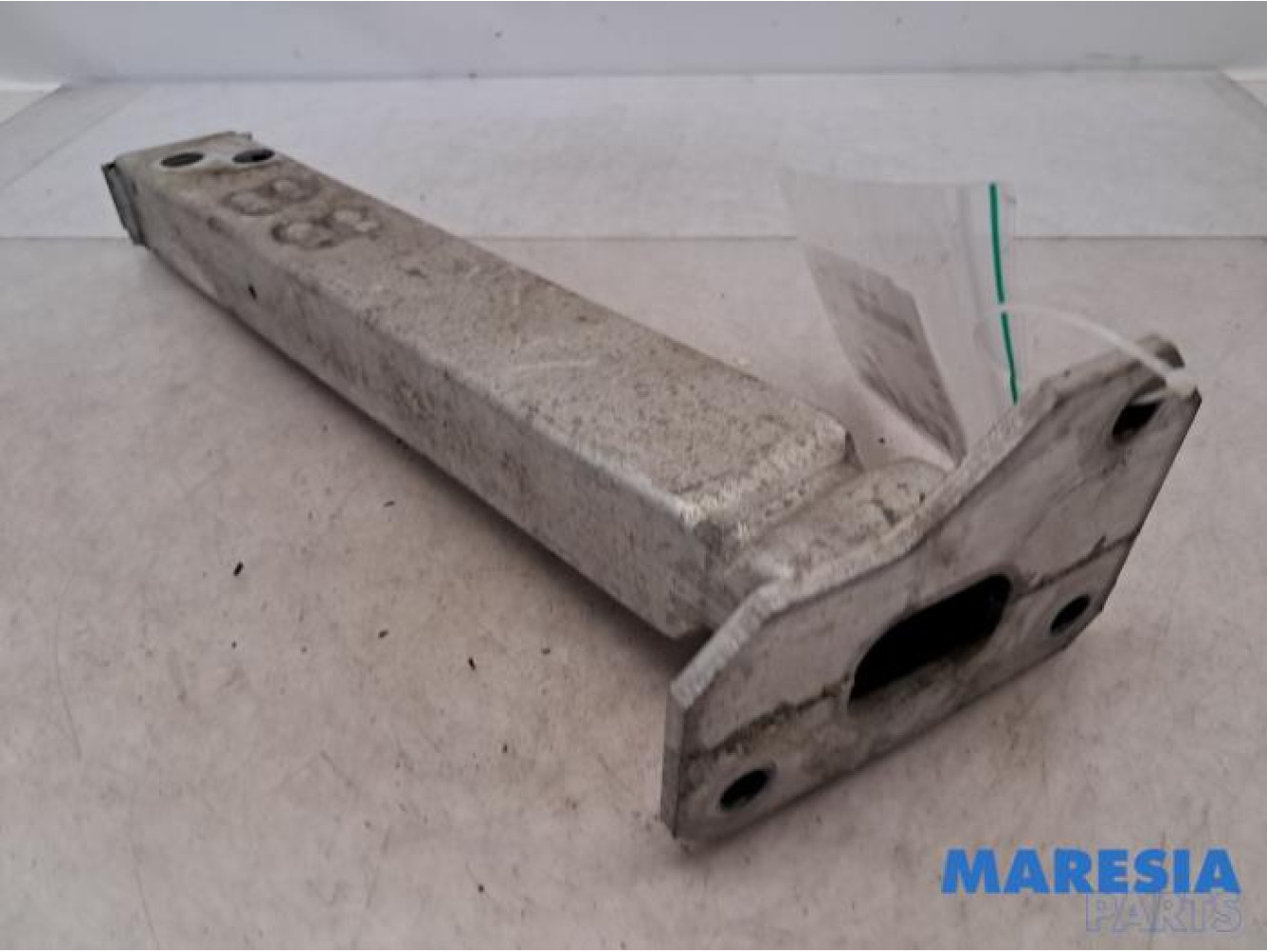Fiat - 500L - Front part support