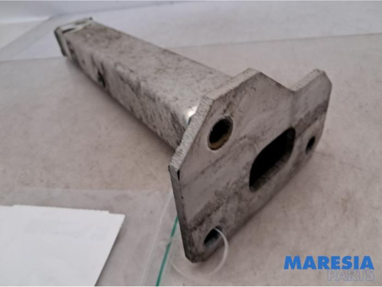 Fiat - 500L - Front part support