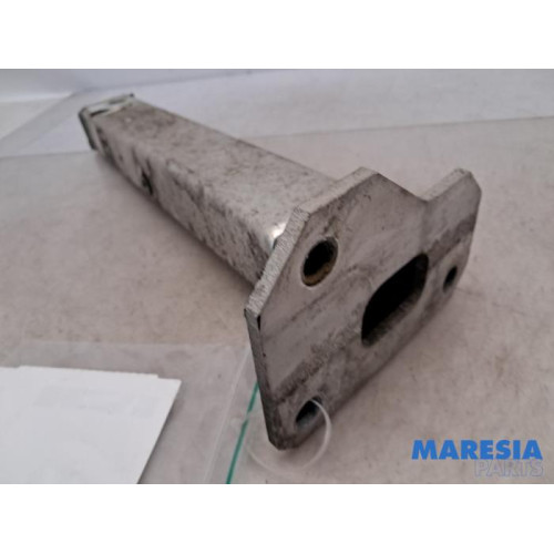 Fiat - 500L - Front part support