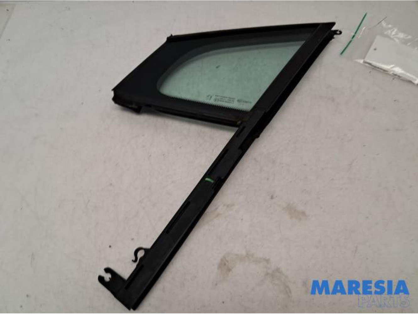 Peugeot - 3008 - Dreieckfenster links vorne