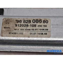 Peugeot - 3008 - Rear door window mechanism 4-door, right