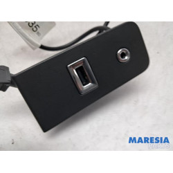 Citroen - C4 Cactus - AUX / USB connection