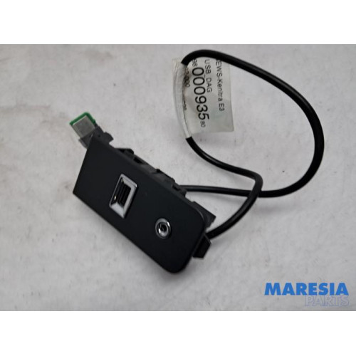 Citroen - C4 Cactus - AUX / USB connection