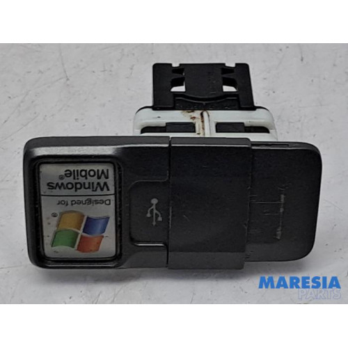 Fiat - 500 - AUX / USB connection
