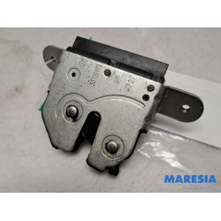 Fiat - 500 - Tailgate lock mechanism