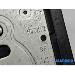 Fiat - 500 - Tailgate lock mechanism