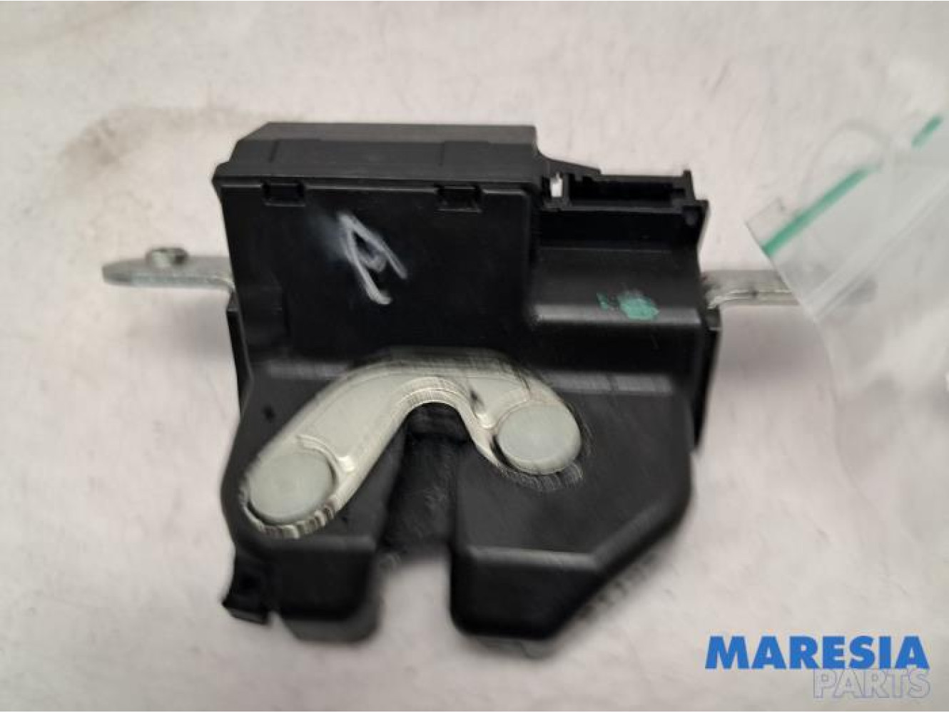Fiat - 500 - Tailgate lock mechanism