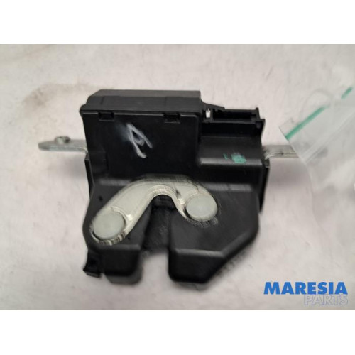 Fiat - 500 - Tailgate lock mechanism