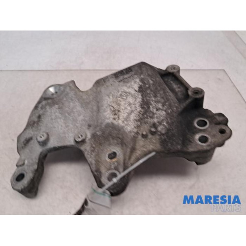 Renault - Trafic - Engine mount
