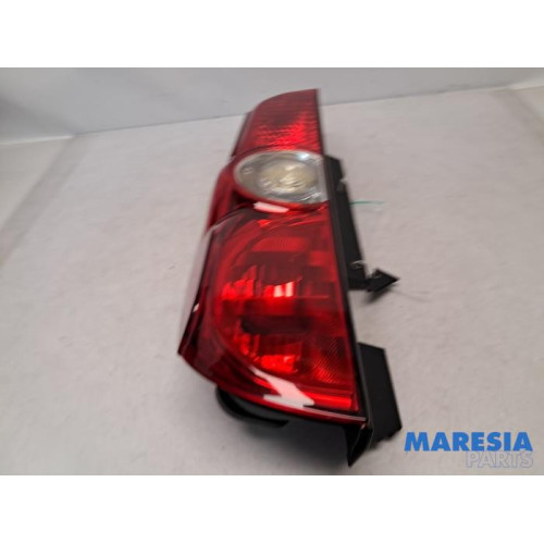 Fiat - Doblo - Achterlicht links