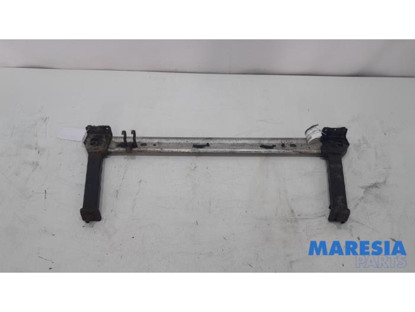 Renault - Megane - Radiator bar