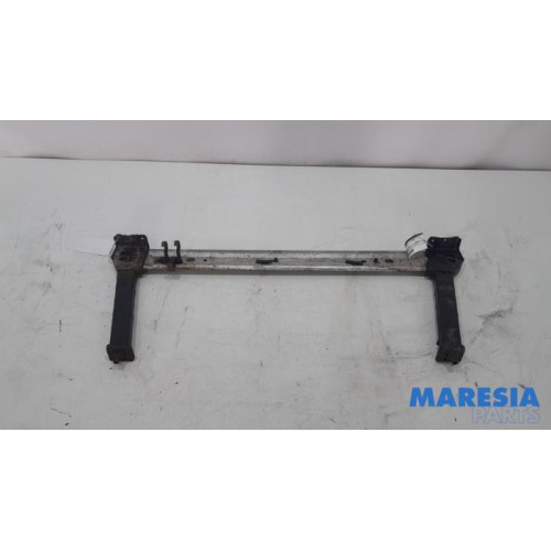Renault - Megane - Radiator bar