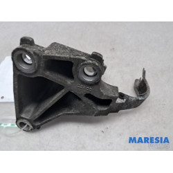 Renault - Trafic - Engine mount