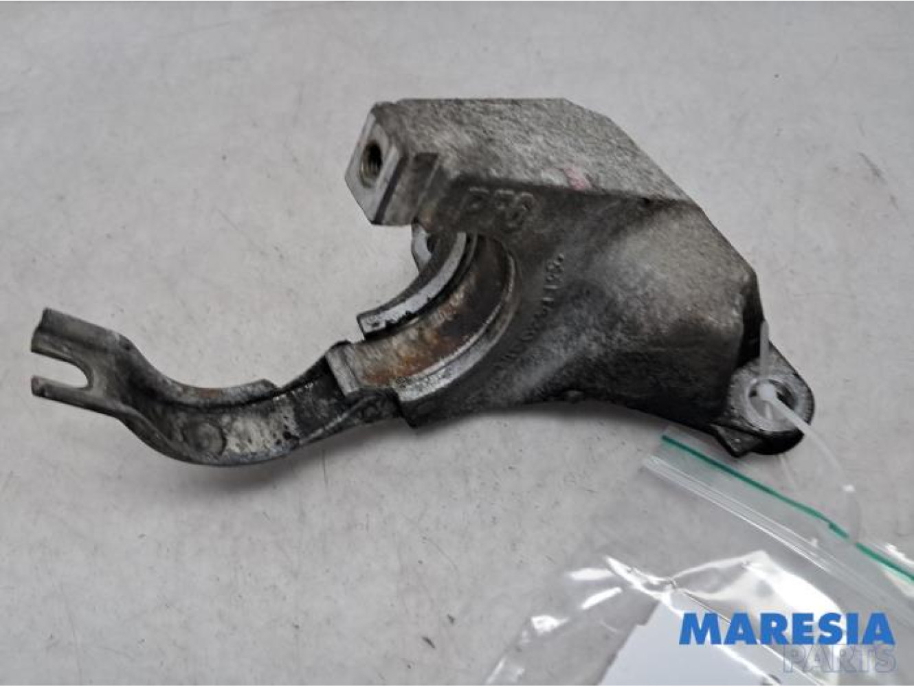Renault - Trafic - Engine mount