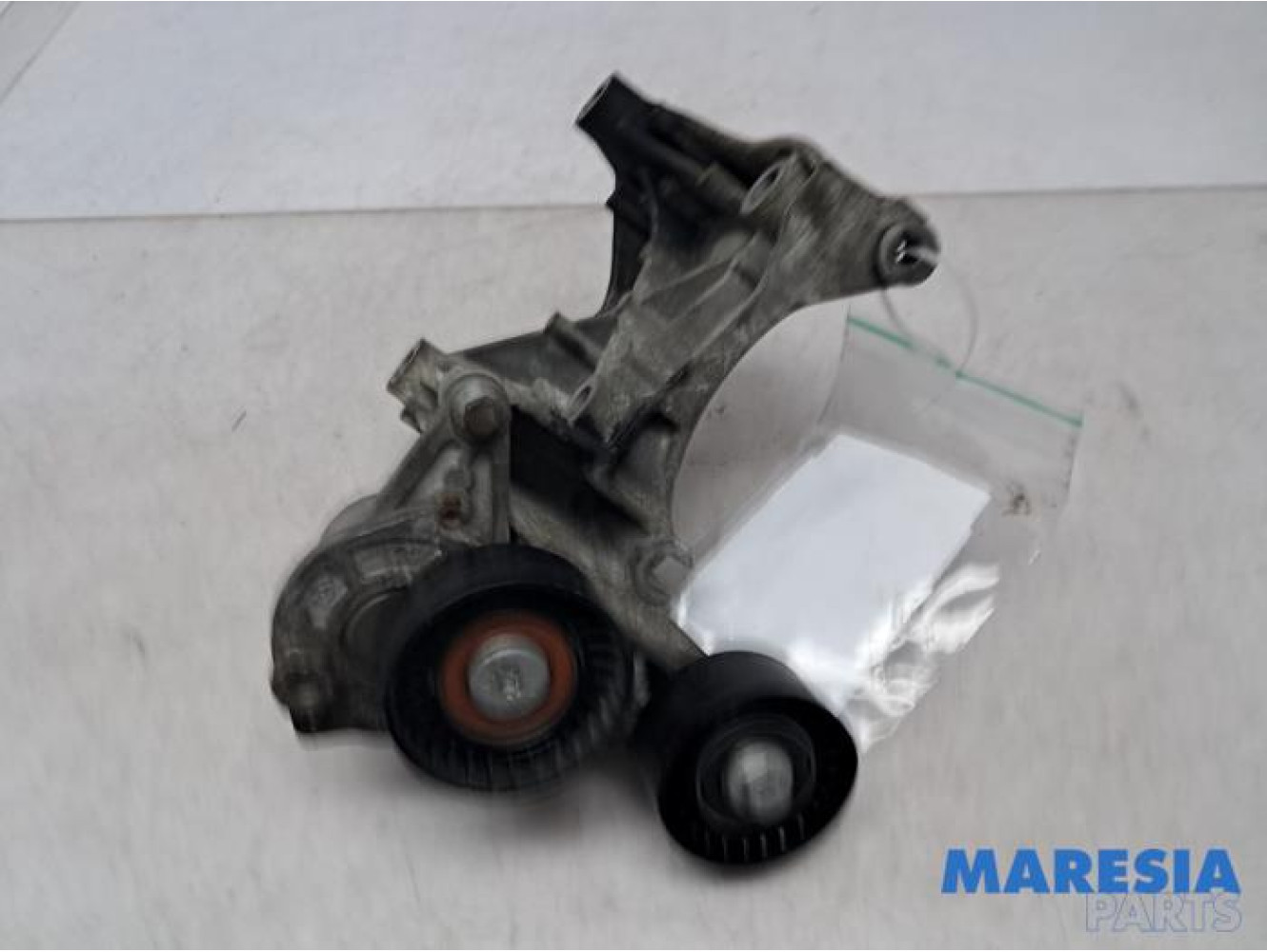 Renault - Trafic - Alternator upper bracket