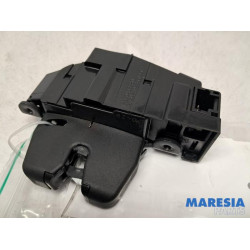 Peugeot - 207 - Tailgate lock mechanism