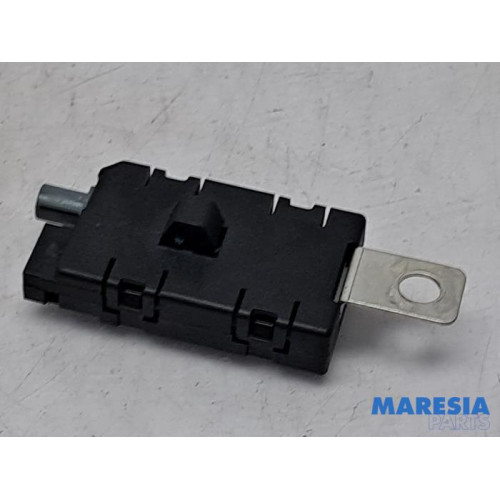 Peugeot - 207 - Antenna Amplifier