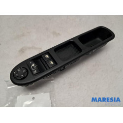 Peugeot - 207 - Multi-functional window switch