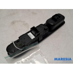 Peugeot - 207 - Multi-functional window switch