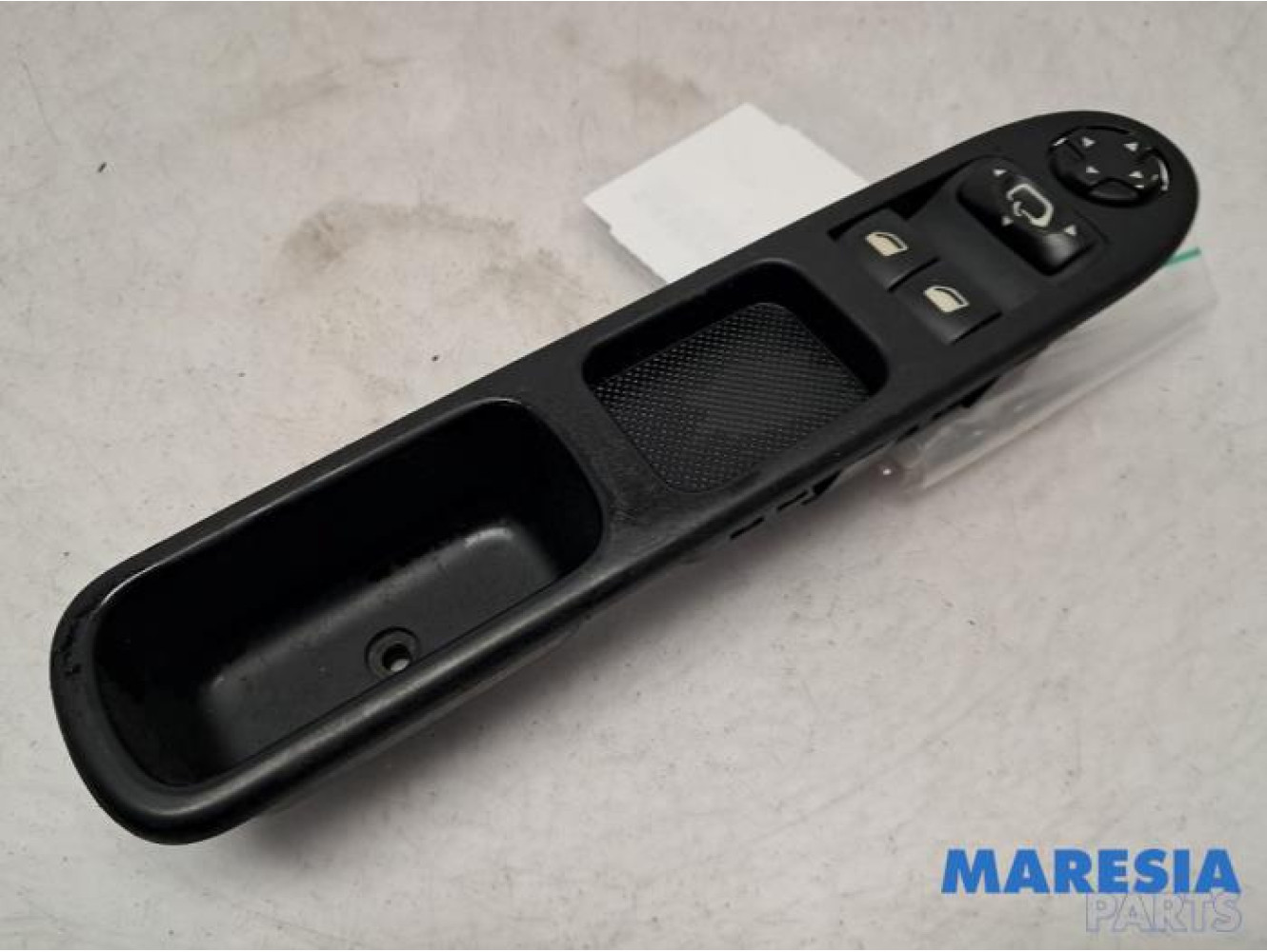 Peugeot - 207 - Multi-functional window switch