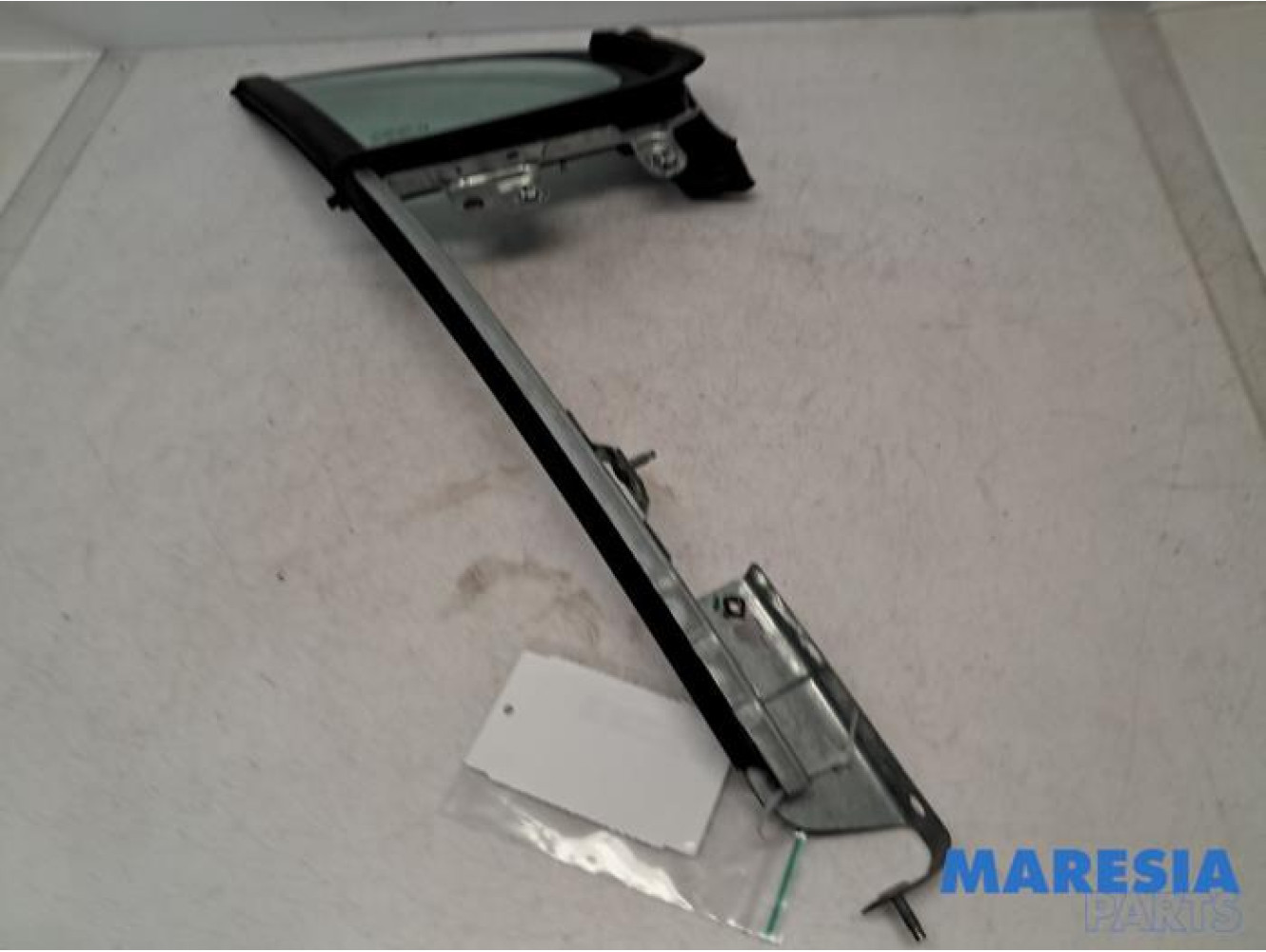 Peugeot - 207 - Quarter light, front right
