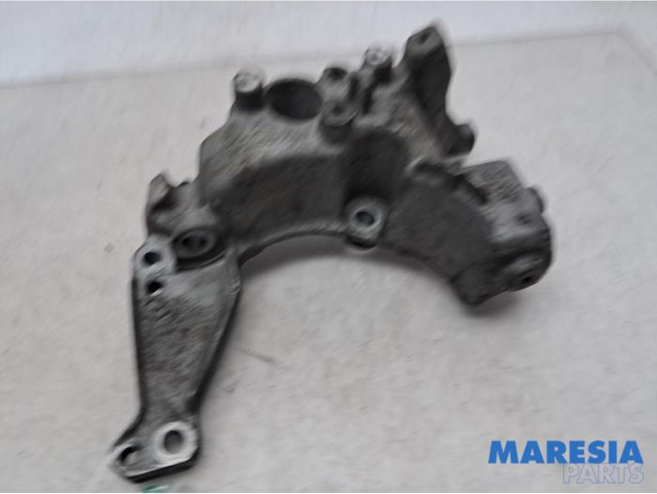 Peugeot - Partner - Alternator upper bracket