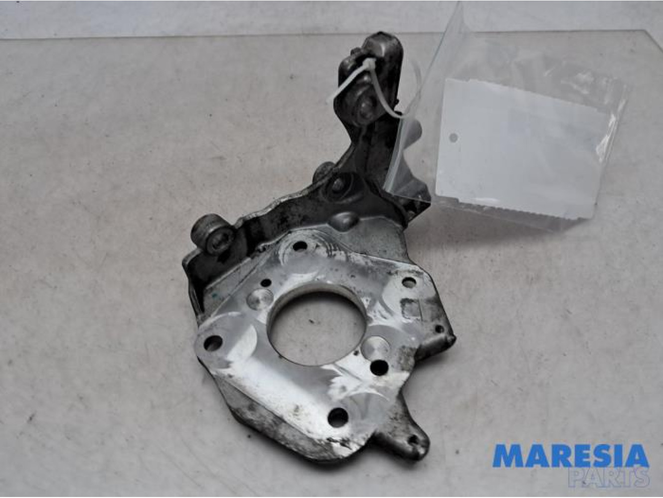 Peugeot - Partner - Stütze Dieselpumpe