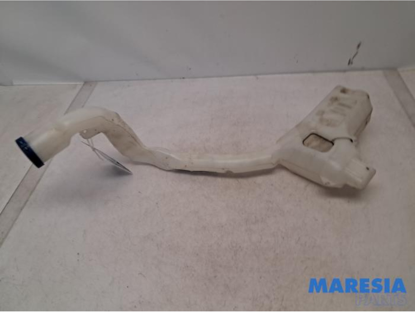 Citroen - C4 Cactus - Front windscreen washer reservoir